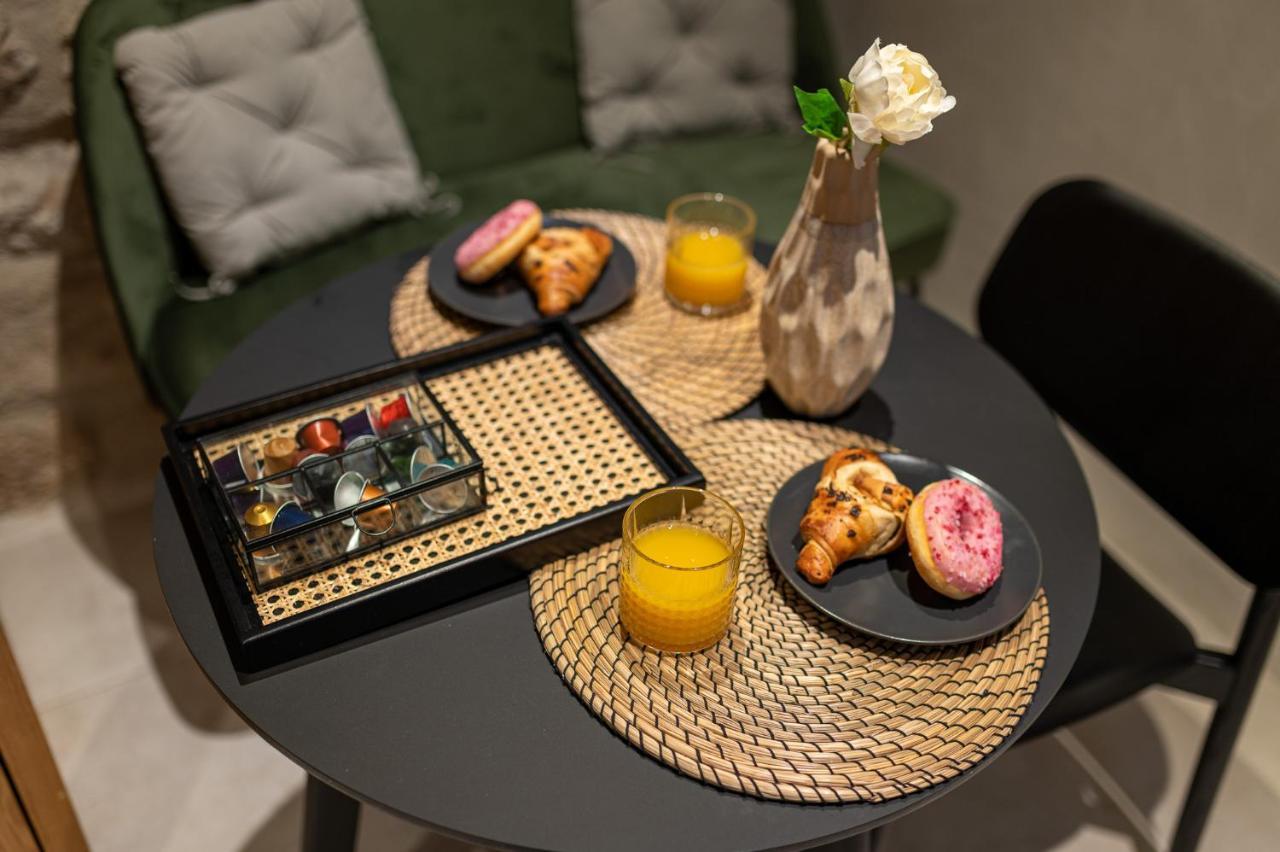 Superior 1 Bedroom Gabriela Next To Buza *